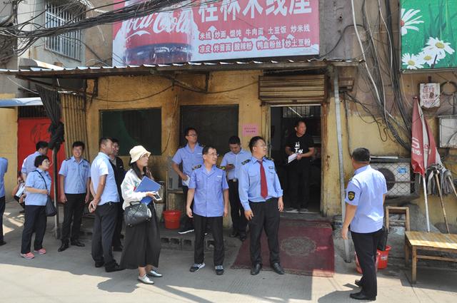 上下聯(lián)動 部門配合 中心街街道全力推進“五小行業(yè)”整治工作