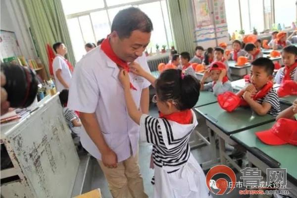 六一”兒童節(jié)，侯成慶診所走進鑫昌路小學(xué)開展愛心公益行動