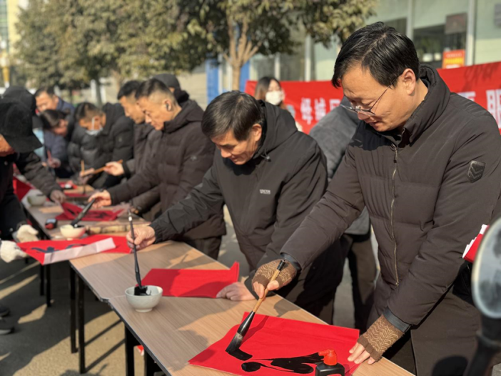 棗莊市嶧城區(qū)底閣鎮(zhèn)：墨香四溢迎新春，福暖佳節(jié)送祝福