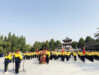 棗莊市中：舉行“緬懷革命先烈，傳承紅色基因”清明祭掃活動(dòng)