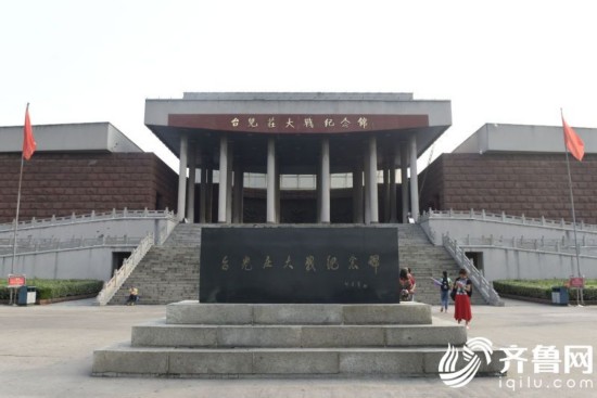 感受歷史緬懷先烈 全國網絡媒體記者走進臺兒莊大戰(zhàn)紀念館